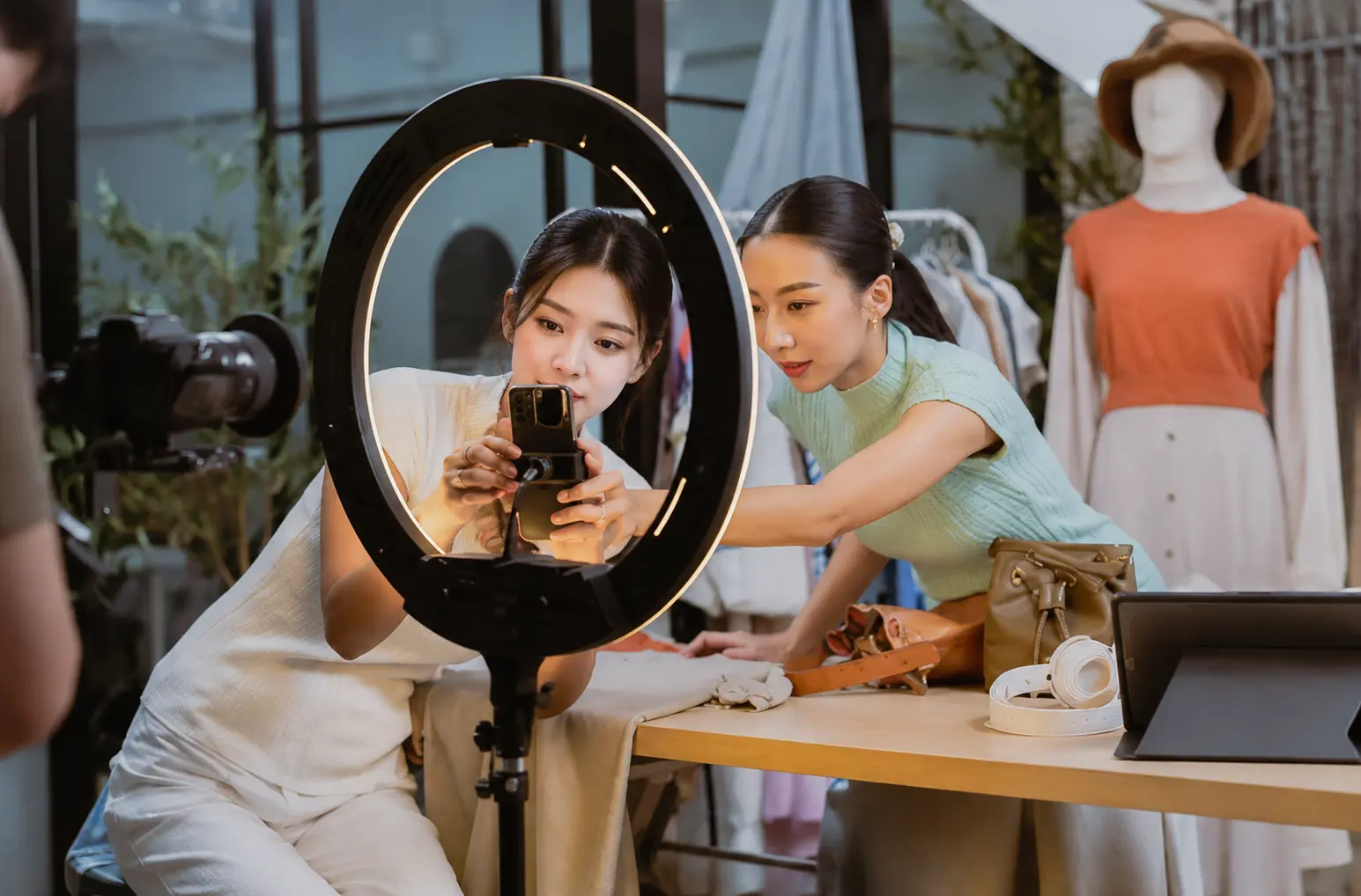 라이브 커머스 방송 스튜디오 이미지